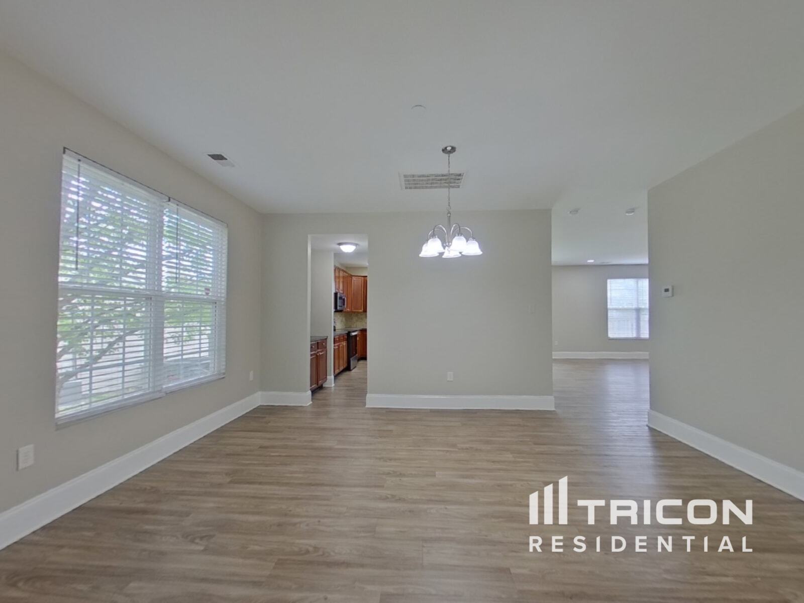 Building Photo - 2426 Highland Park Dr