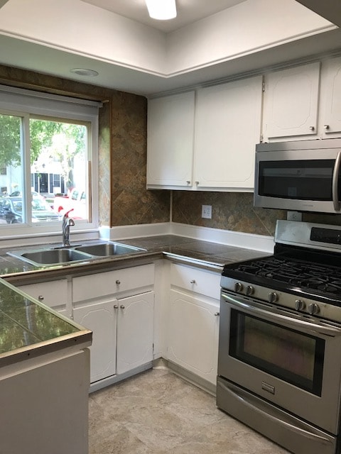 Building Photo - 37469 Charter Oaks Blvd