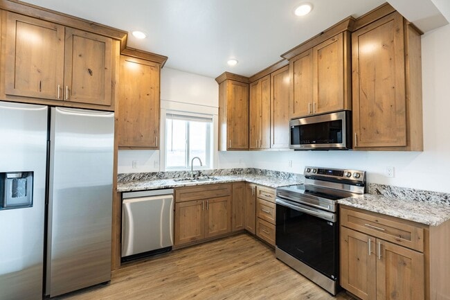 Building Photo - L2422OY