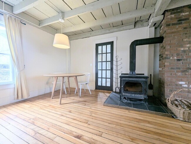 Building Photo - 33 Old Cemetery Rd