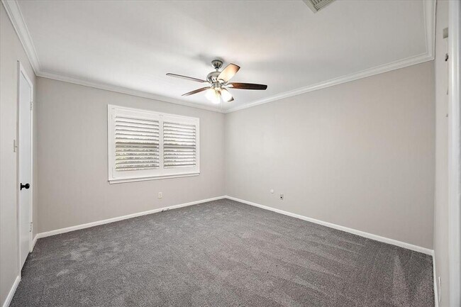 Building Photo - 627 Chadbourne Ct