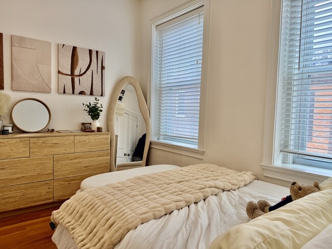 Building Photo - 90 W Cedar St