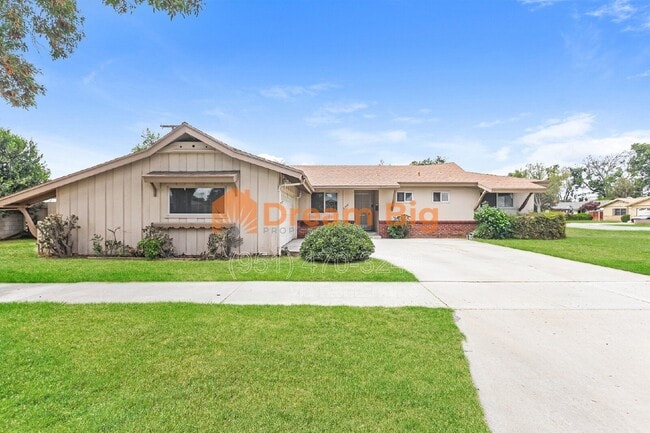 Building Photo - 5971 Sunland Pl