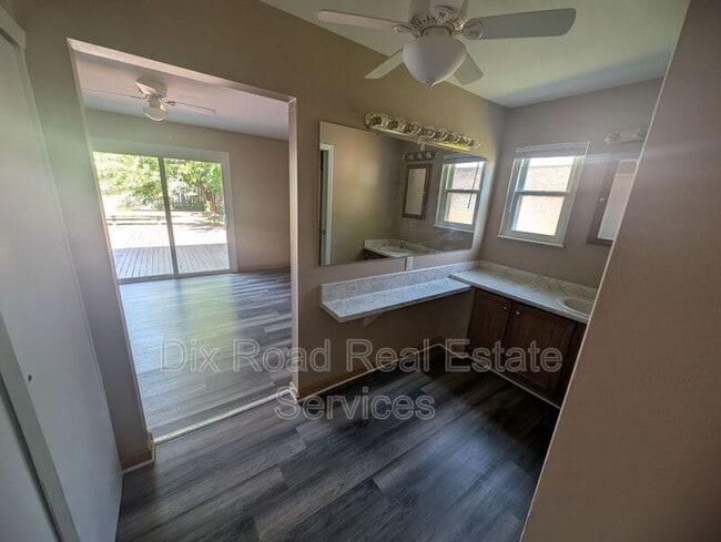 Building Photo - 8881 Davidgate Dr