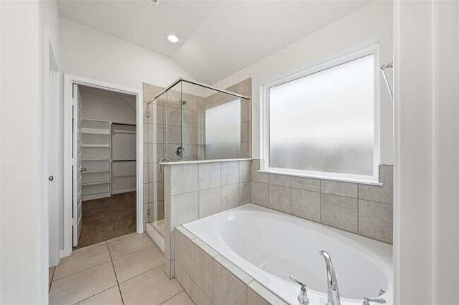 Building Photo - 7035 Toluca Dr