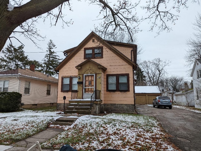 Building Photo - 916 S Webster St