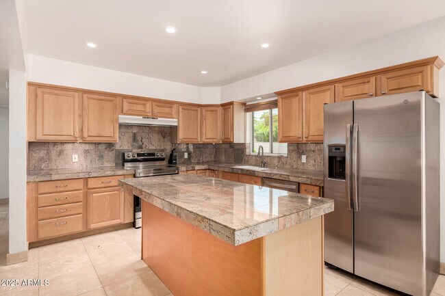 Building Photo - 6925 E Rancho Vista Dr