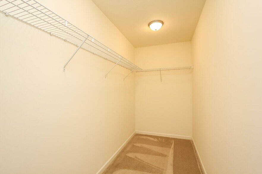 Building Photo - 1192 N Aberdeen Dr