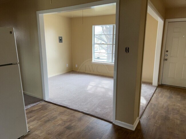 Building Photo - 127 W Stacie Rd