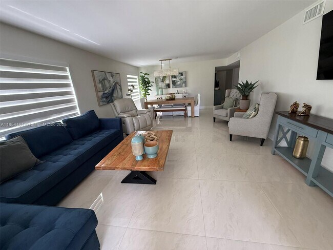 Building Photo - 8780 Azalea Ct