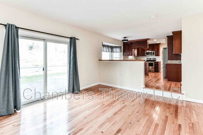 Building Photo - 9766 Oleander Ave