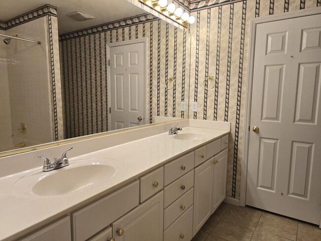 Building Photo - 7532 Riverside Ct