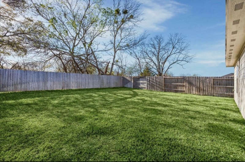 Building Photo - 329 Riverwood Village Ln