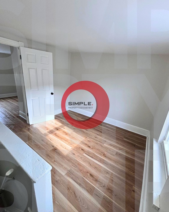 Building Photo - 4 Bedroom / 1 bathroom house