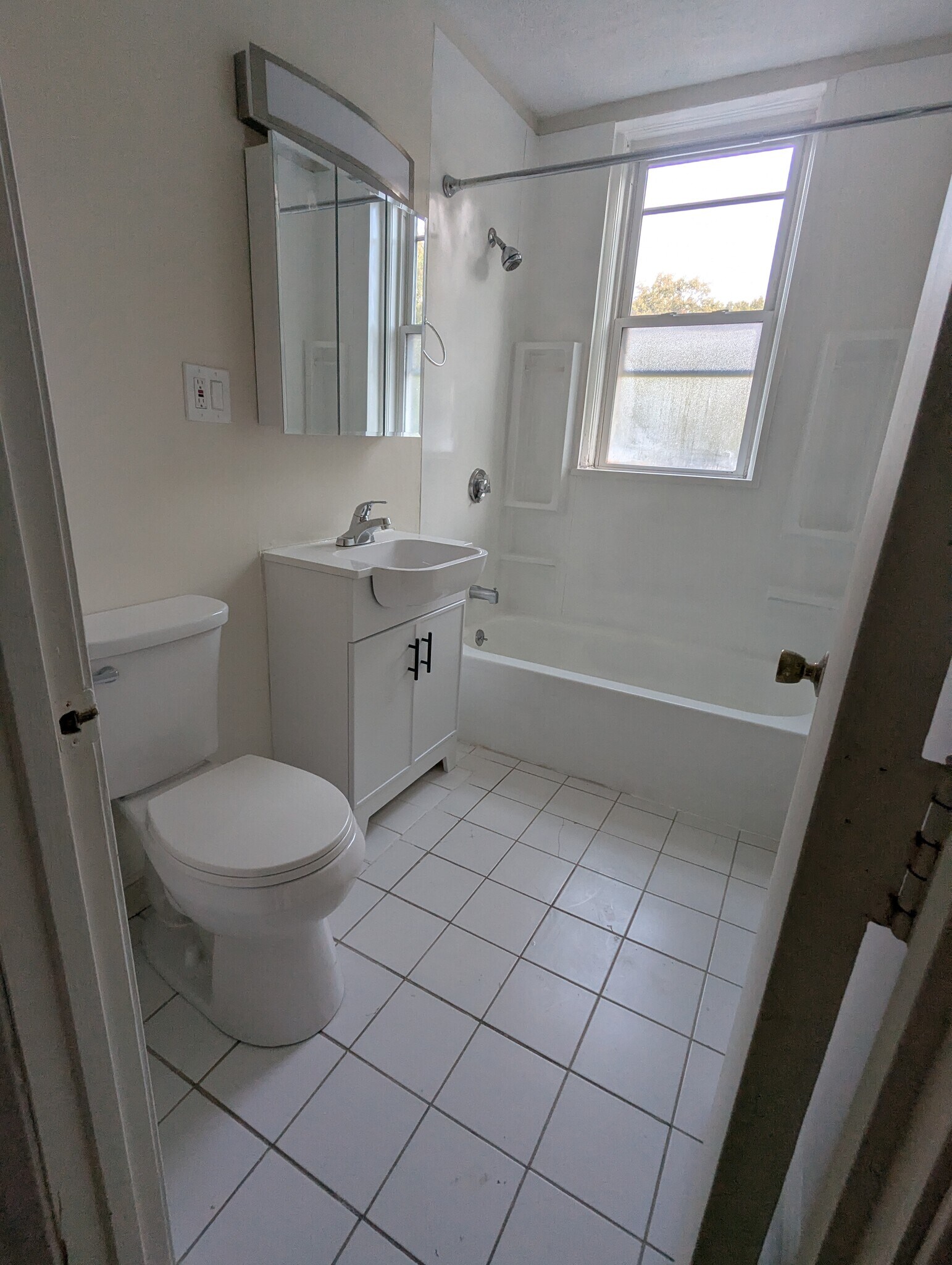 Bathroom - 1411 Commonwealth Ave