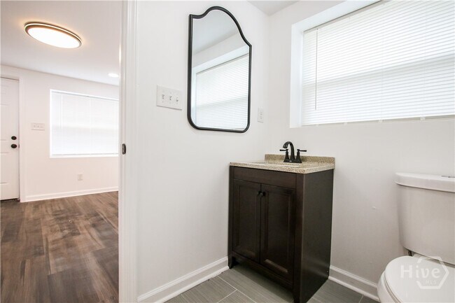 Building Photo - 1904 E 51st St