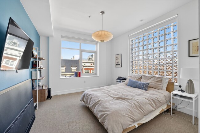 Building Photo - Modern 2BR Condo with Parking Included in Columbia Heights. Walkable Location!