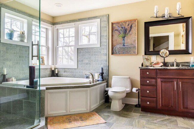 Building Photo - 15 Ferry St