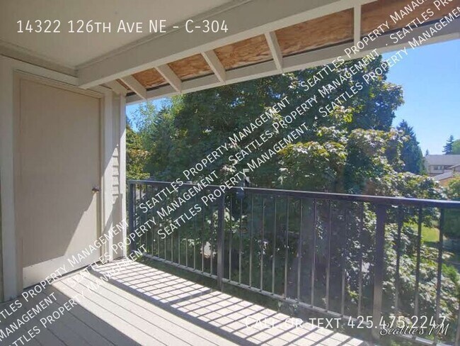 Building Photo - Top Floor 2 Bedroom Condo- with Vaulted Ce...