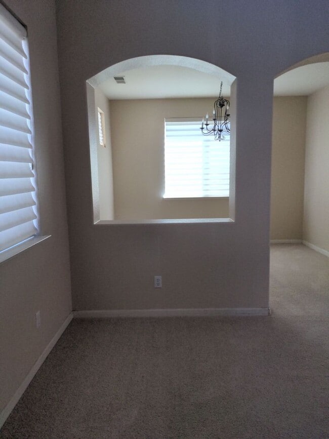 Building Photo - Low maintenance home in Green Valley!