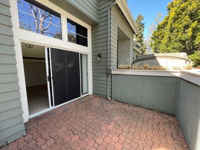 Building Photo - Desirable Cape Weston Condo