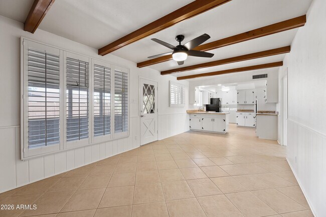 Building Photo - 8520 E Roma Ave