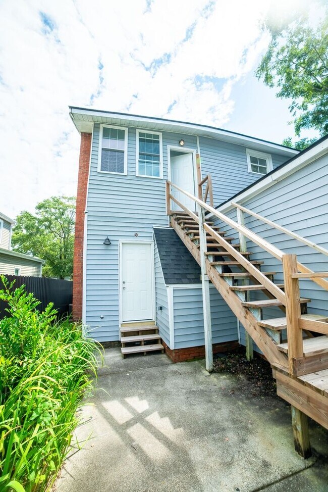 Building Photo - 107 N 13th St