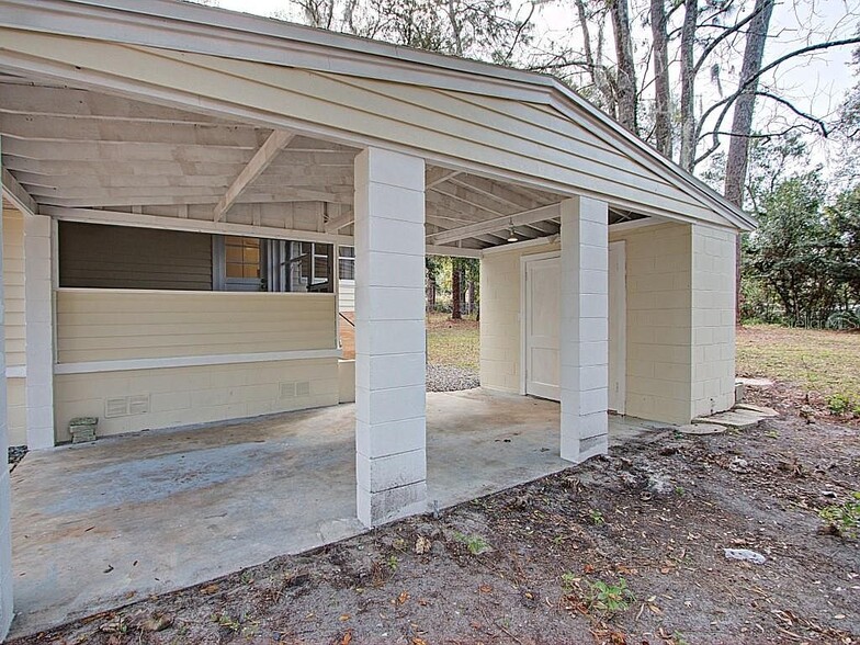 Carport - 604 N Kentucky Ave