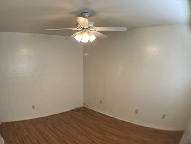 Building Photo - Delightful 2 bedroom 1 bathroom home in Sunnsyside!