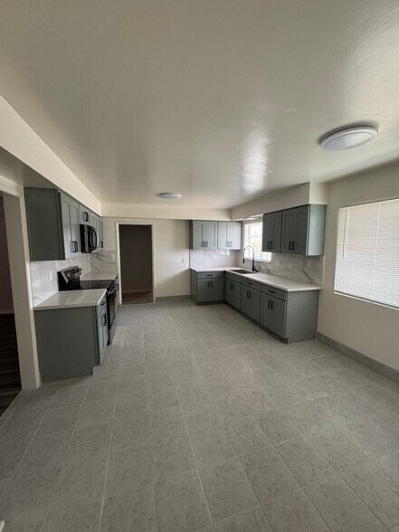 Kitchen - 5805 Alta Vista Ave