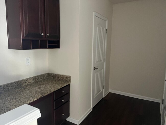 Building Photo - 2121 Chipley Dr