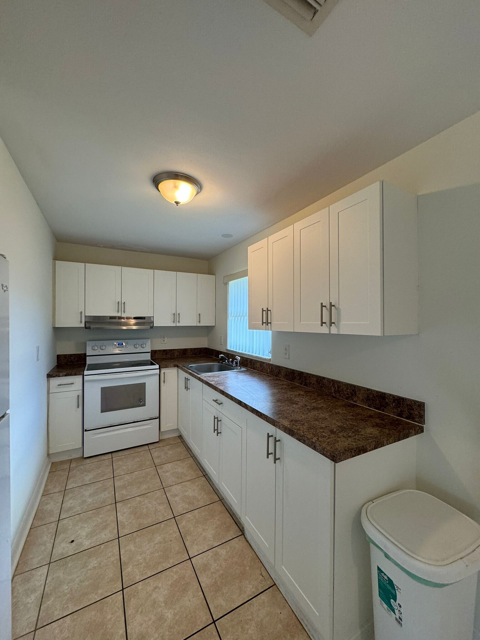 Building Photo - 230 SW 47th Ter