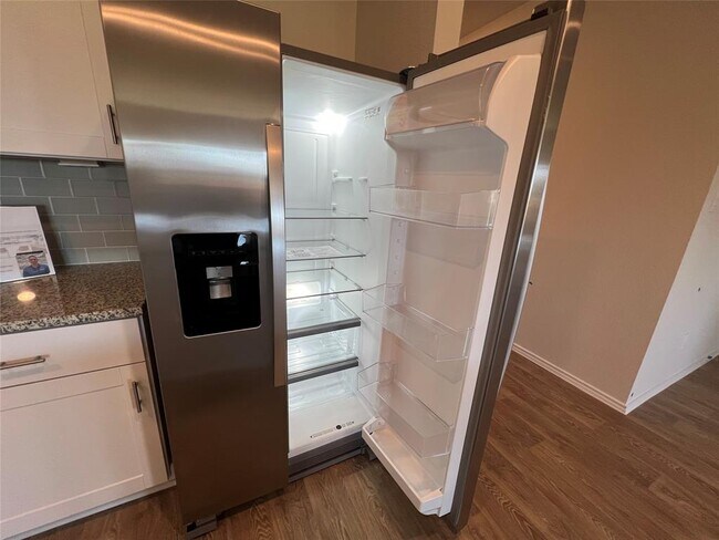 Building Photo - 221 Wirecrested Dr