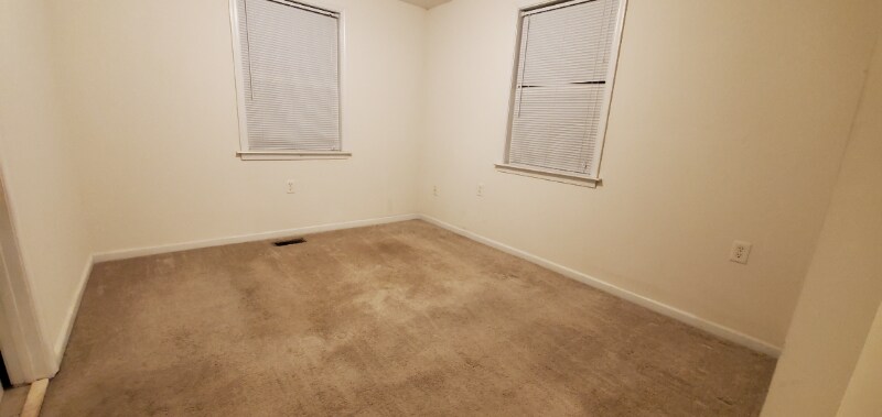 Building Photo - 911 W Russell Ct