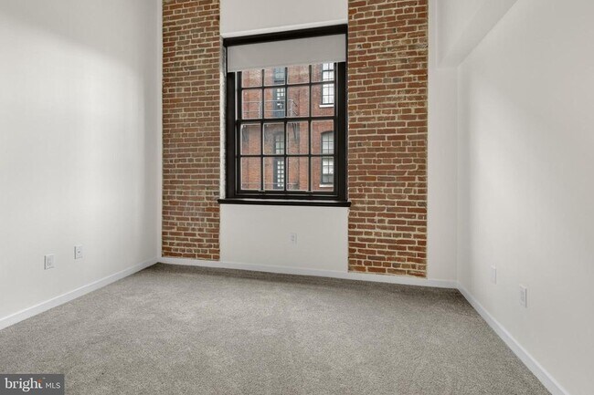 Building Photo - 303 Vine St