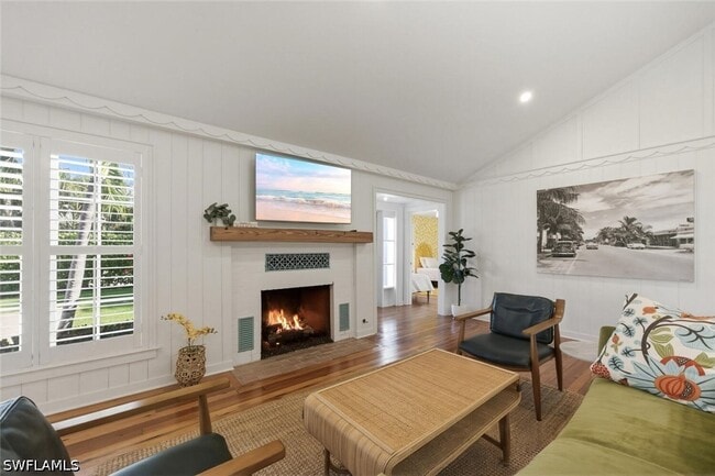 Building Photo - 92 10th Ave S