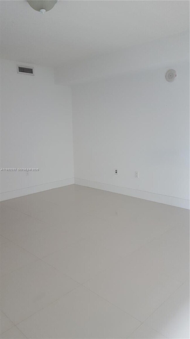 Building Photo - 1111 SW 1st Ave