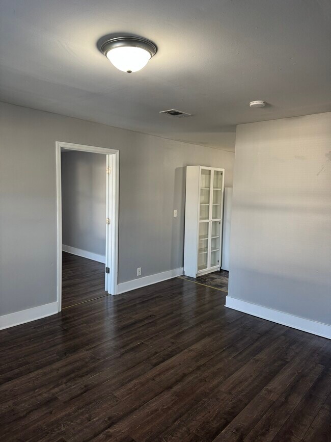 Building Photo - 1609 17th Ave N