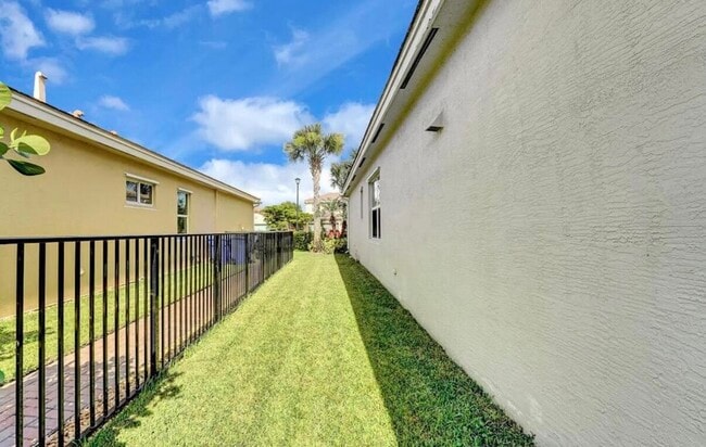 Building Photo - 2818 Bellarosa Circle