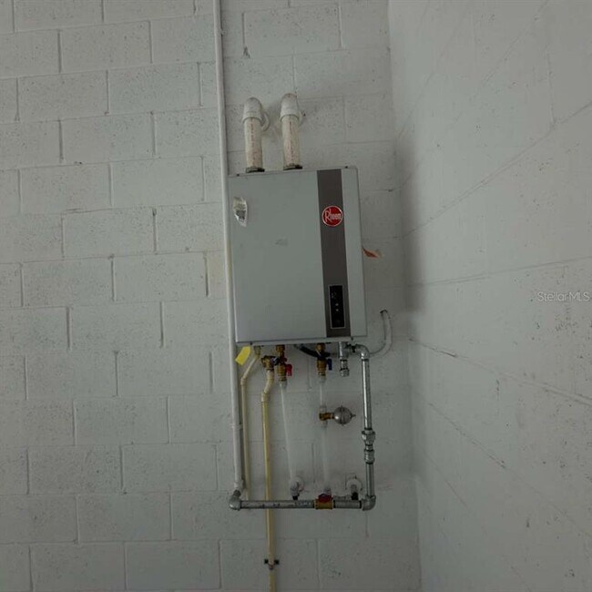 Building Photo - 2468 Celebration Blvd