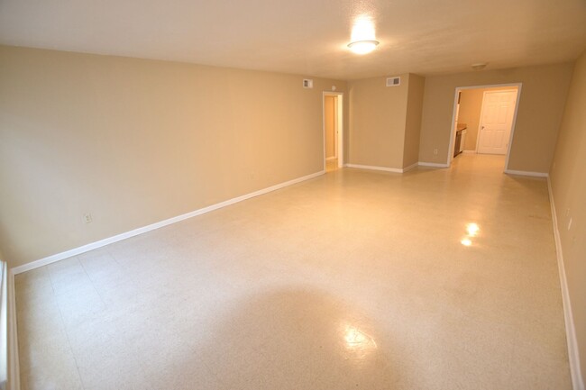 Building Photo - 2 bedroom, 2 bath apartments in Sherwood F...