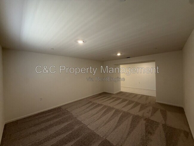 Building Photo - 2208 S Helm Ave