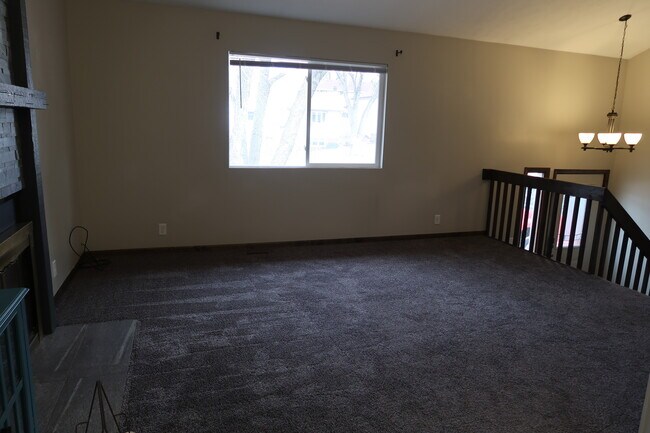 Building Photo - 2303 Nottingham Dr