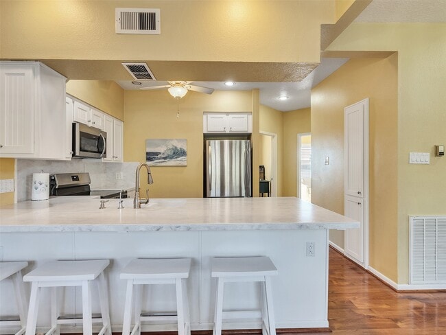 Building Photo - 16627 Bayfront Dr