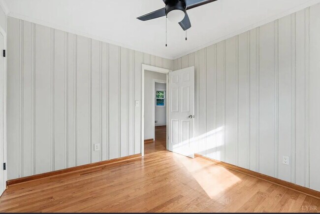 Building Photo - 3 bed 1 bath home in Sandusky area.