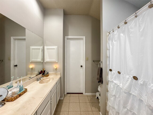 Building Photo - 2909 Laurelridge Dr