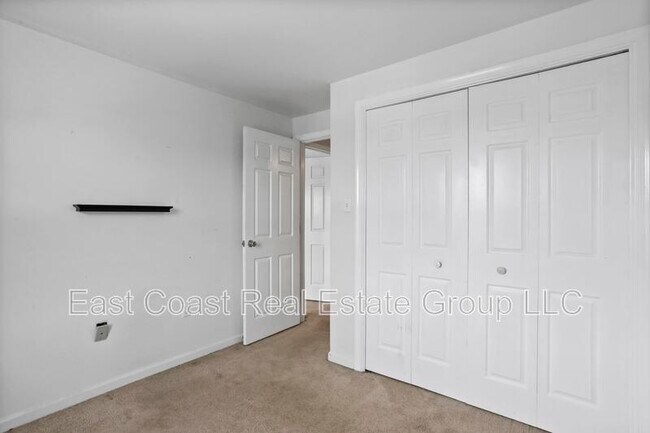 Building Photo - 8033 Hollow Reed Ct