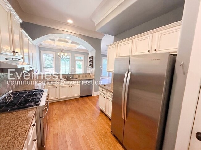 Building Photo - Comfort Meets Modern Convenience with Fireplace / 3 Beds & 2.5 Bath / Available Now