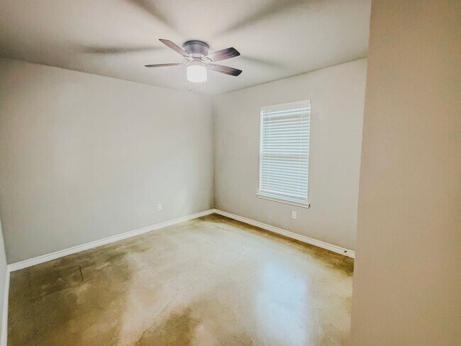Building Photo - 1459 Dryden Ave