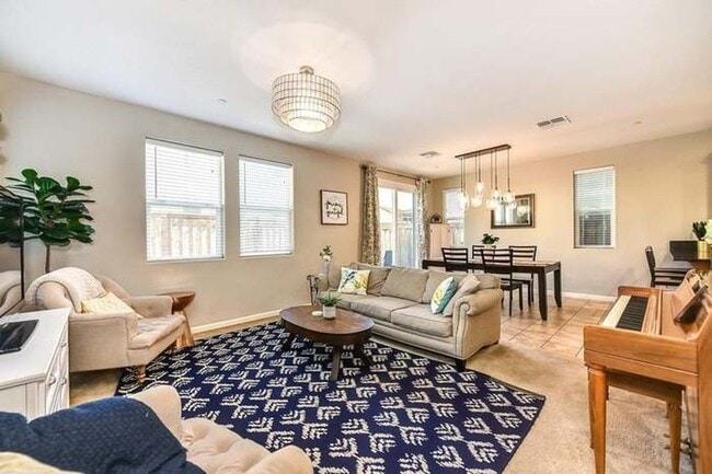 Building Photo - NICE TWO STORY HOME IN WEST ROSEVILLE!